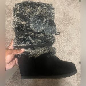 Brand new women’s 9 grey and black boots. I have a wide foot, they r too narrow